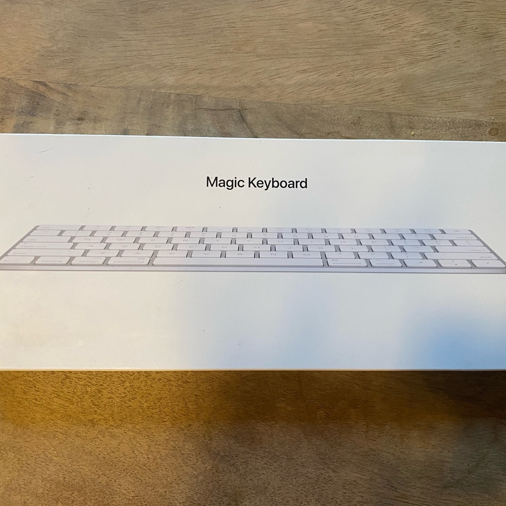 Apple Magic Keyboard 2 - LIKE NEW